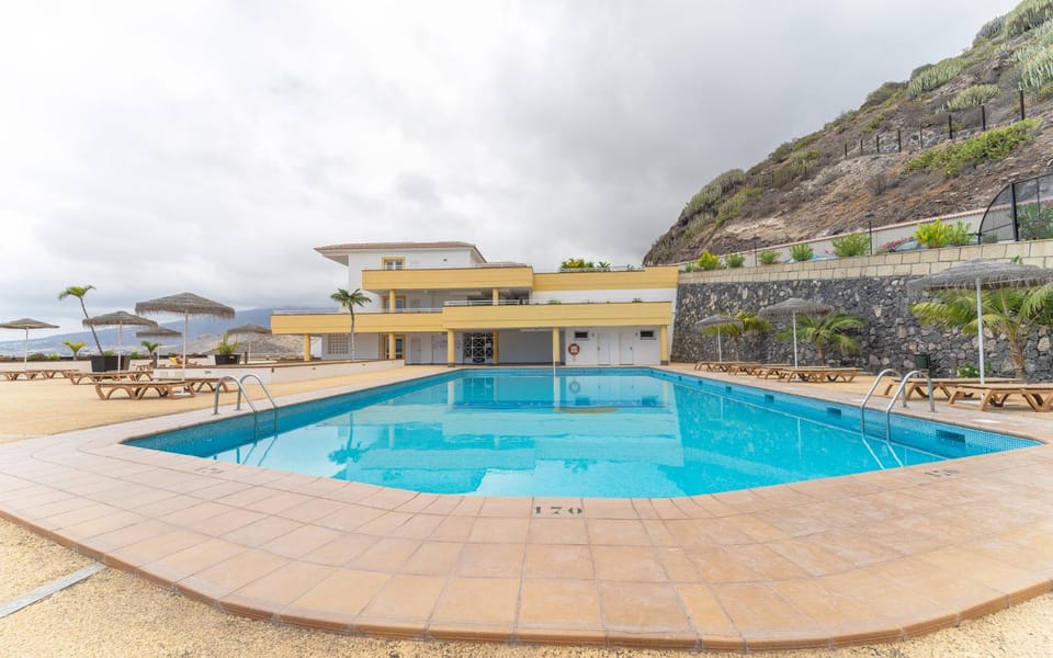 Property building, Mountain view, Swimming pool, Swimming pool, sunbed