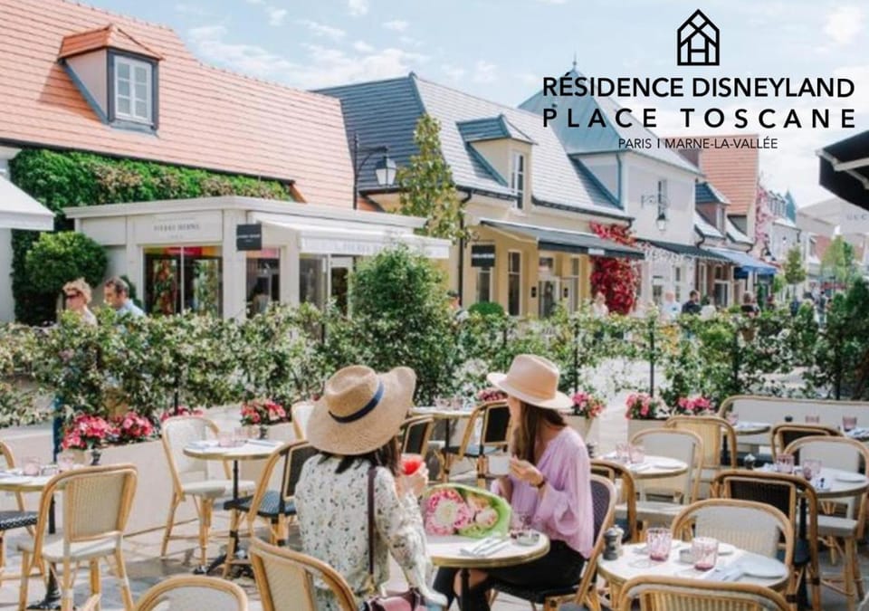 Restaurant/places to eat, Spring, Day, Neighbourhood, Food