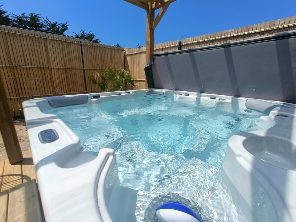 Day, Hot Tub