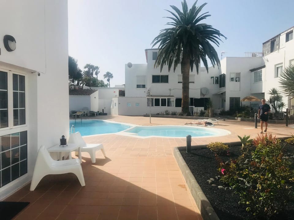 Balcony/Terrace, sunbed