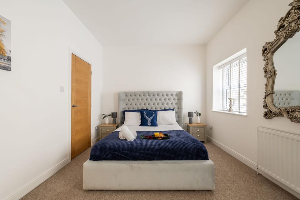 Bed, Decorative detail, Bedroom
