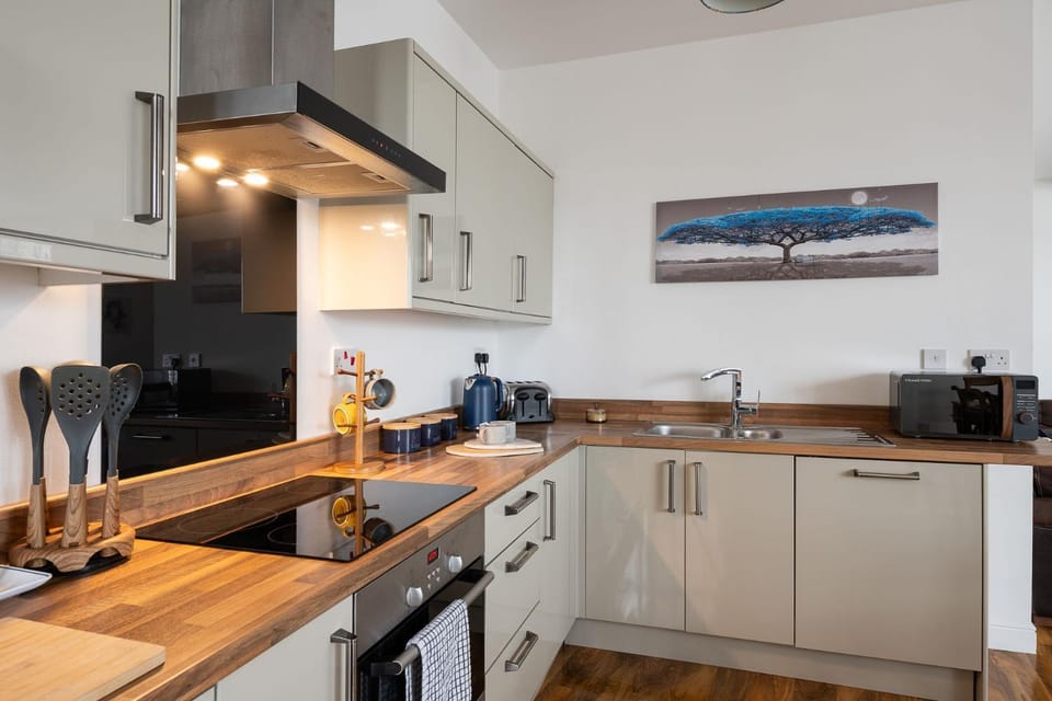 Coffee/tea facilities, Kitchen or kitchenette, microwave, oven, stove, toaster