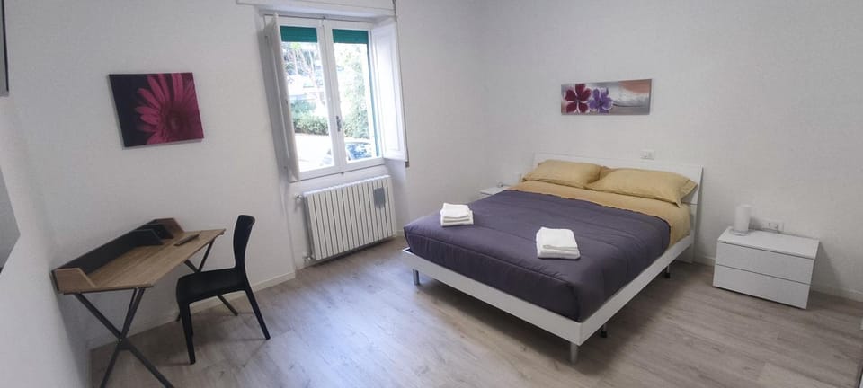 Bed, TV and multimedia, View (from property/room), Bedroom, internet, towels