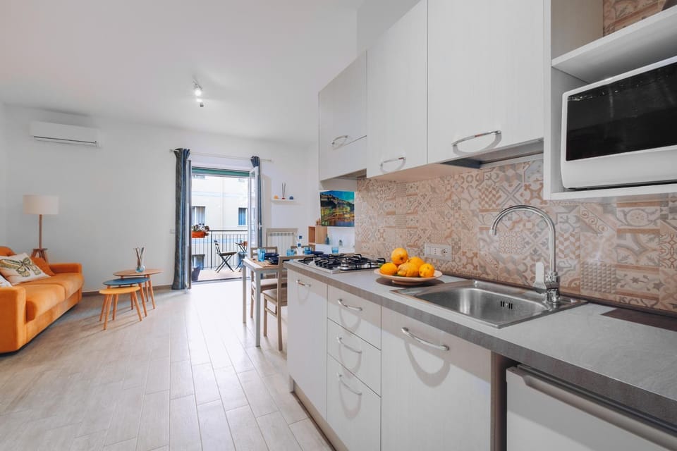 Kitchen or kitchenette, Living room