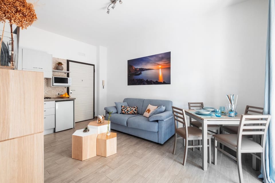 Day, Kitchen or kitchenette, Living room
