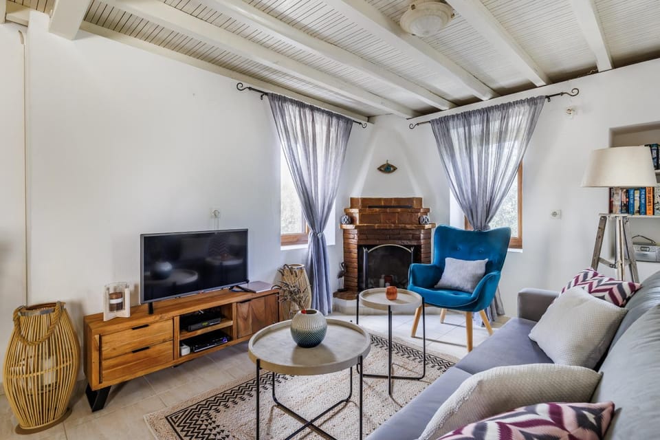 TV and multimedia, Living room, Evening entertainment