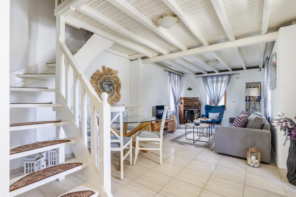 Living room, Photo of the whole room, Seating area, Dining area