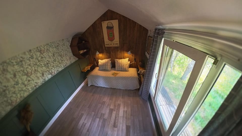 Bed, Photo of the whole room, Bedroom