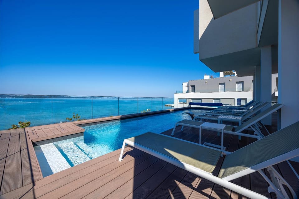 Balcony/Terrace, Sea view, Swimming pool