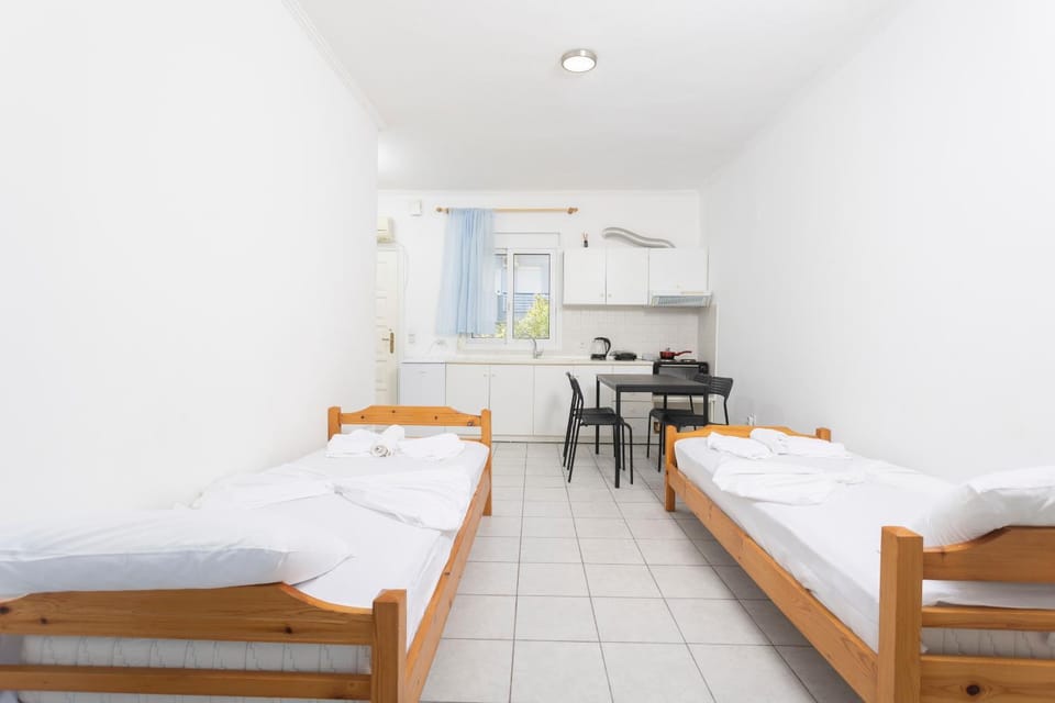 Bedroom, kitchen