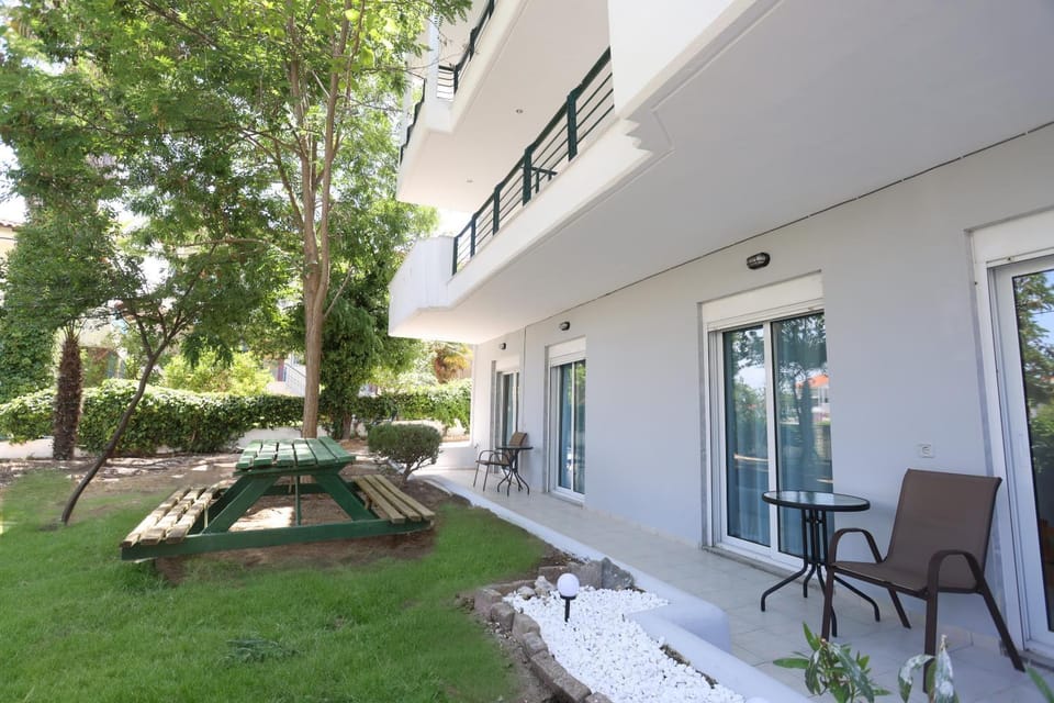 Property building, Garden, Garden, Parking