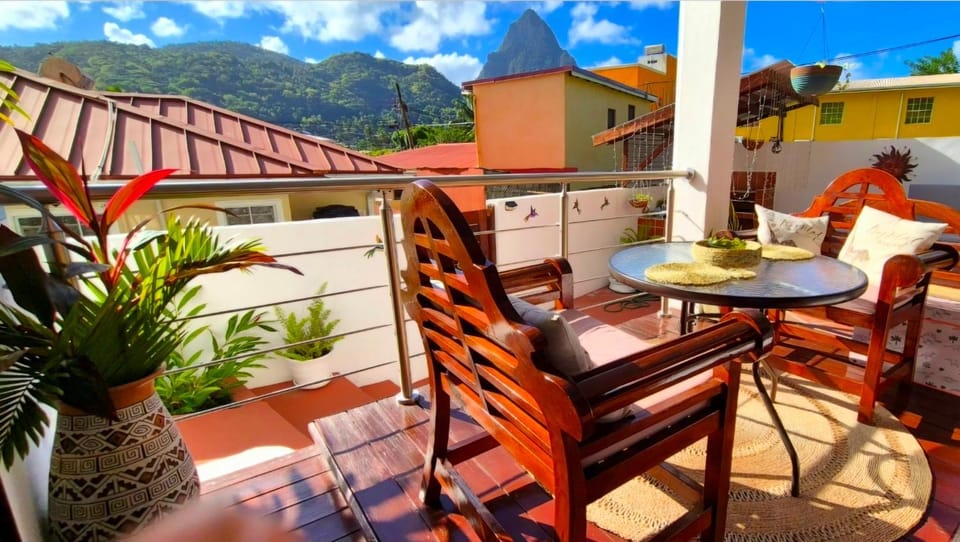 Patio, Natural landscape, View (from property/room), Balcony/Terrace, Seating area, Mountain view