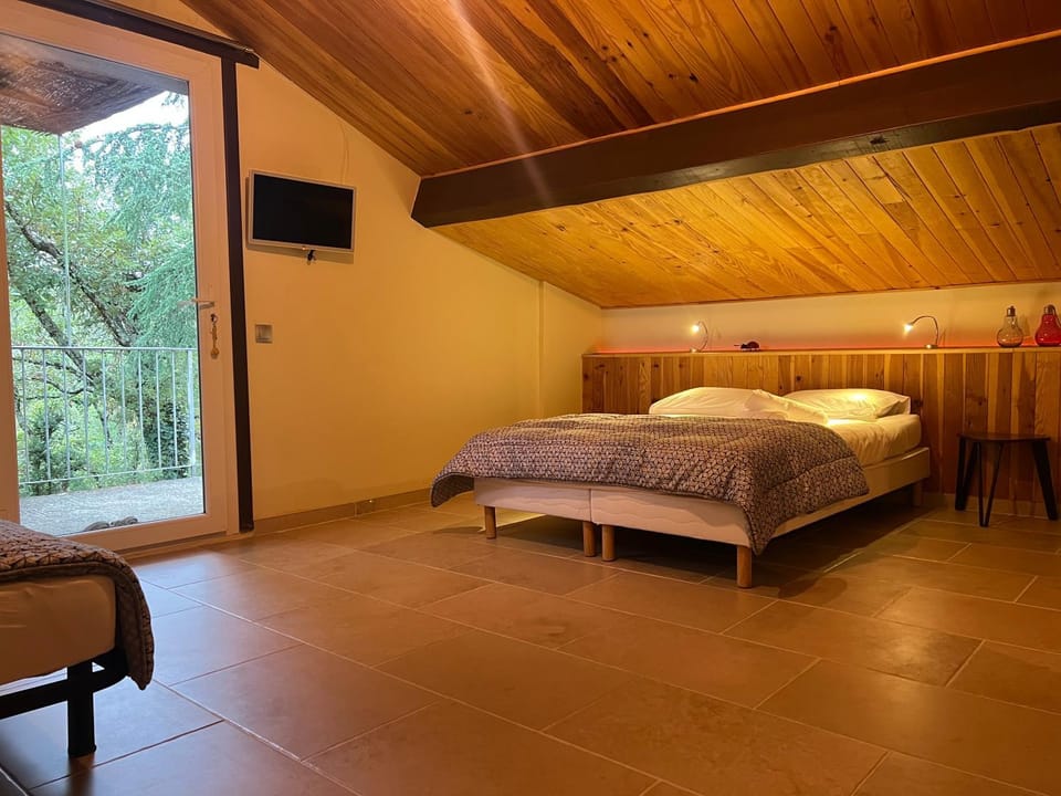 Chambre d'hôtes avec climatisation, terrasse privée et accès piscine Bed and Breakfast in Provence-Alpes-Côte d'Azur