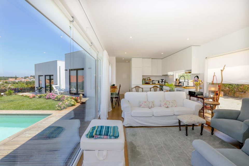 Like-home-T2 house, pool, AC, garden House in Ericeira