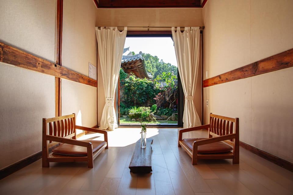 Eosahwa Hanok Stay Featured in Petit Futé 2026 Bed and Breakfast in South Korea