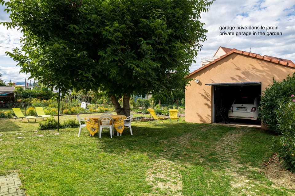 Garden, Garden, Parking