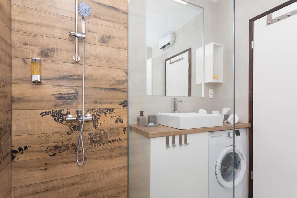 Shower, Bathroom, towels, washing machine