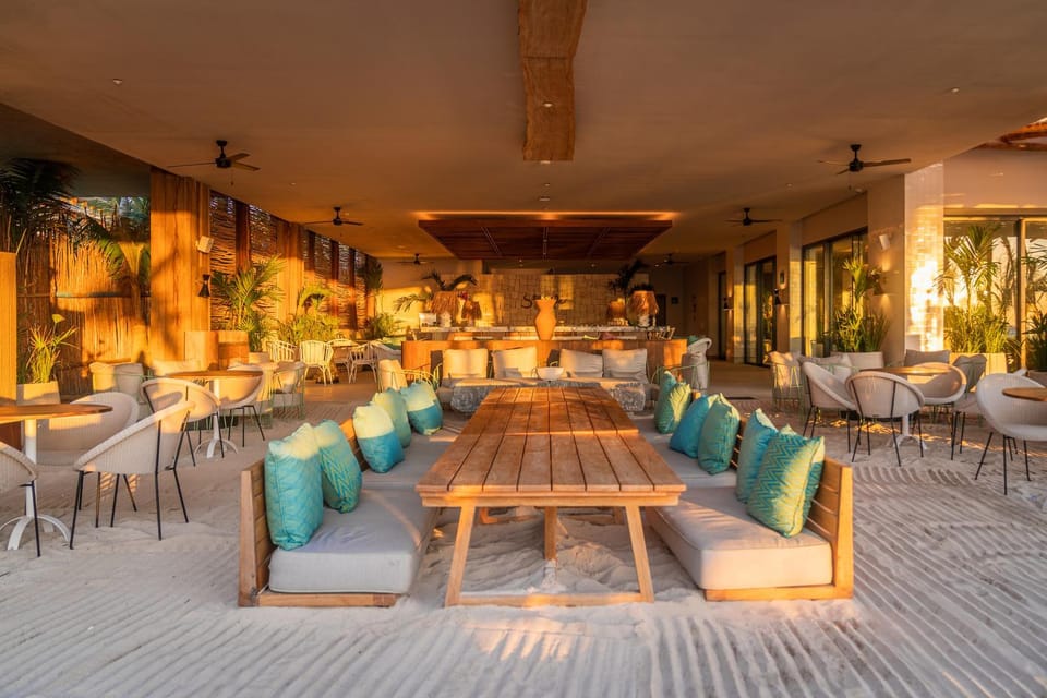 Restaurant/places to eat, Lounge or bar, Seating area