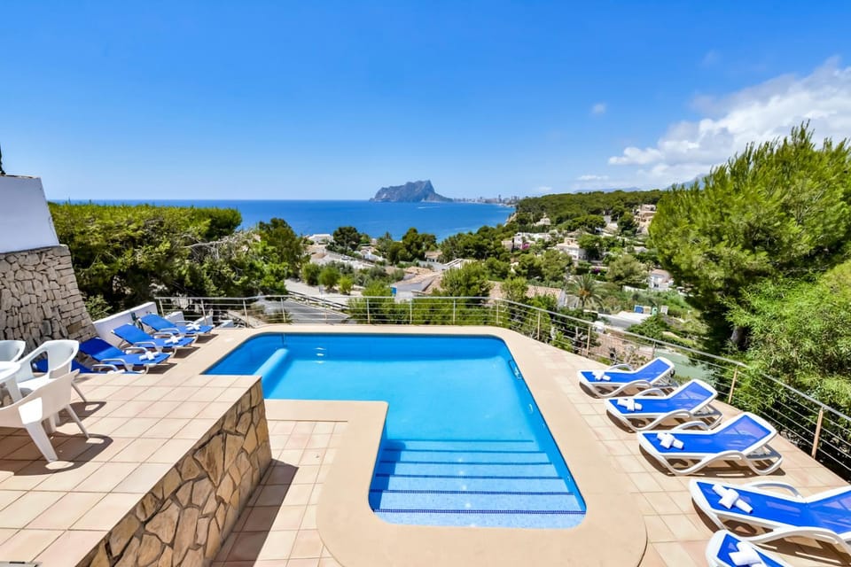 Nearby landmark, Sea view, Swimming pool, sunbed