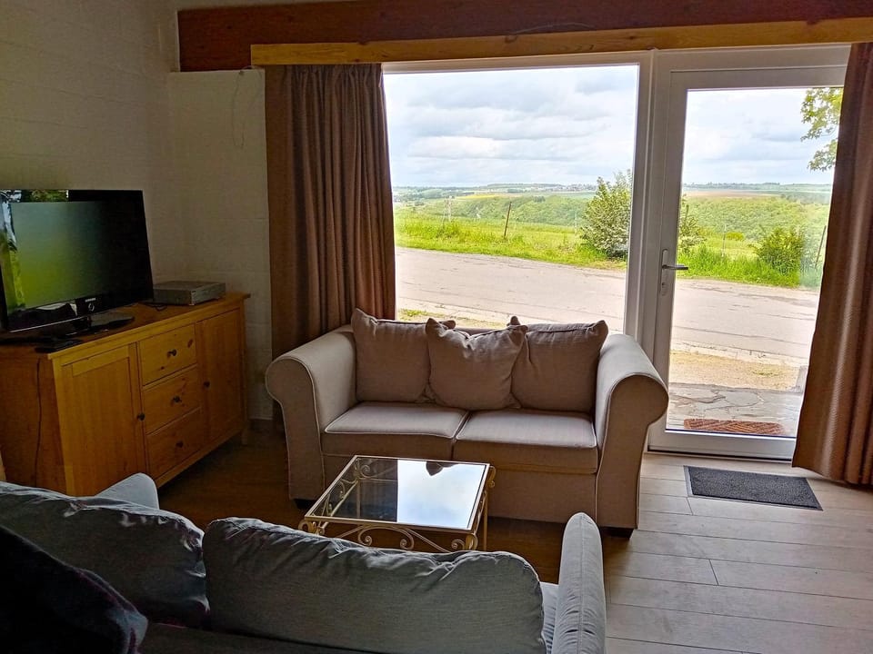 Louloudia Bonsoy Jaune 12 huis in het bos met mooi uitzicht en kalmte House in Wallonia, Belgium