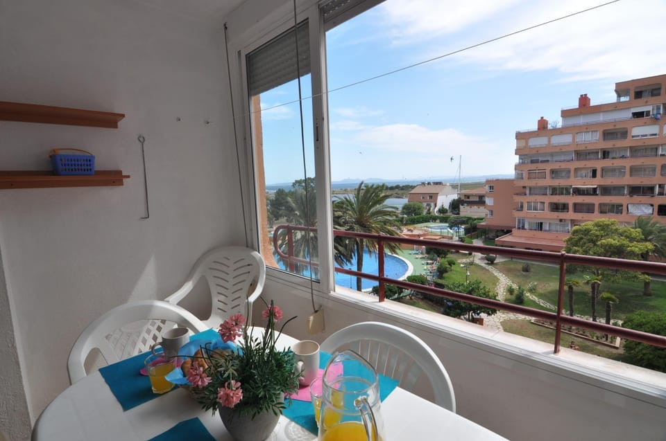 View (from property/room), Balcony/Terrace, Dining area, Pool view, Swimming pool