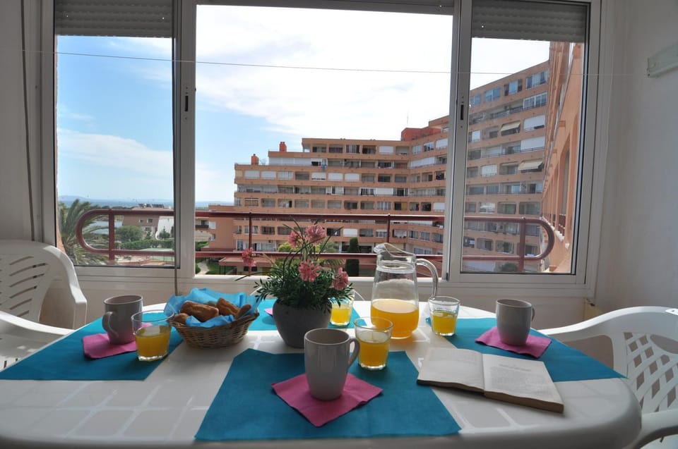 View (from property/room), Balcony/Terrace, Dining area