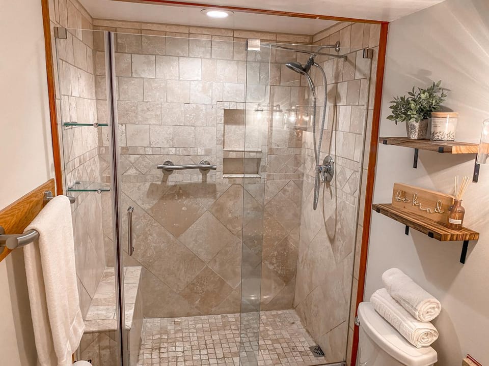 Ski-In Ski-out Luxury Condo with Hot Tub and pools Apartment in Shenandoah Valley