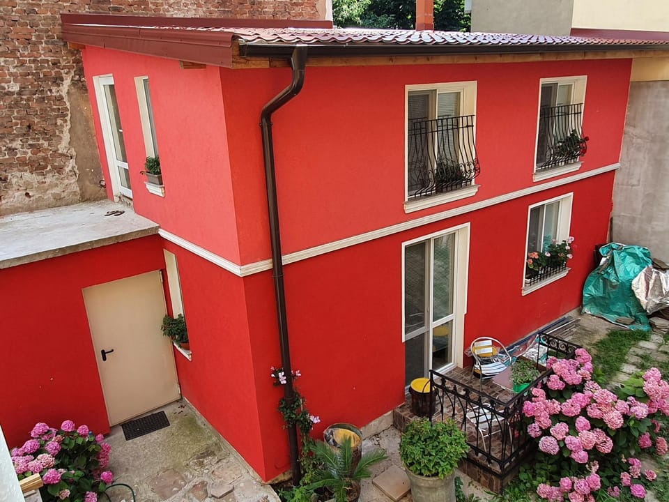 Property building, Spring, Balcony/Terrace, Garden view