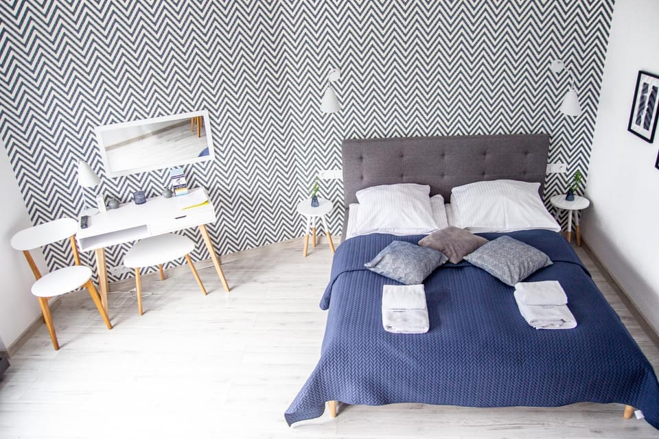 Bed, Photo of the whole room, towels