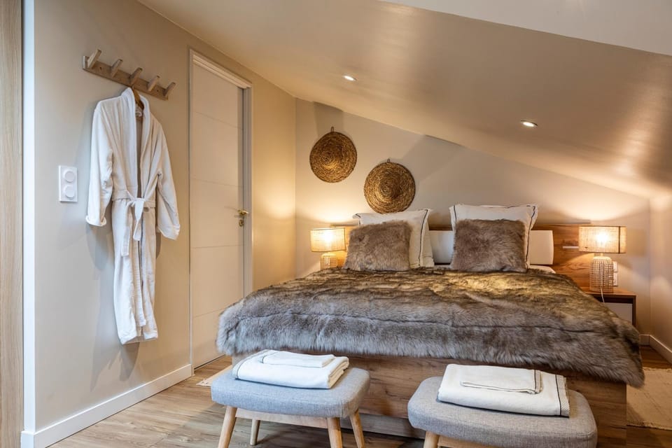 Bed, Bedroom