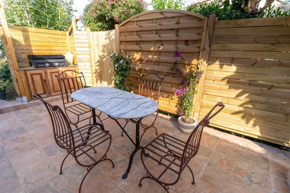 Patio, Dining area