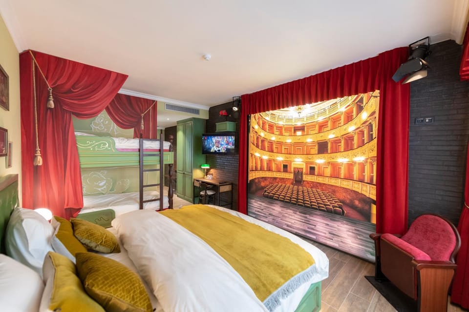 Bed, TV and multimedia, Living room, Photo of the whole room, Seating area, Bedroom