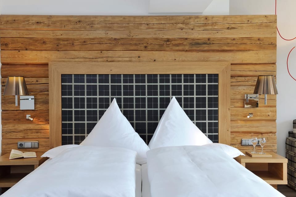 Bed, Photo of the whole room, Decorative detail