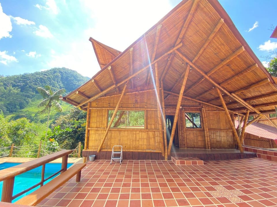 hermosa cabaña villa majo, cuenta con el espectacular rio santo domingo Campground/ 
RV Resort in Antioquia