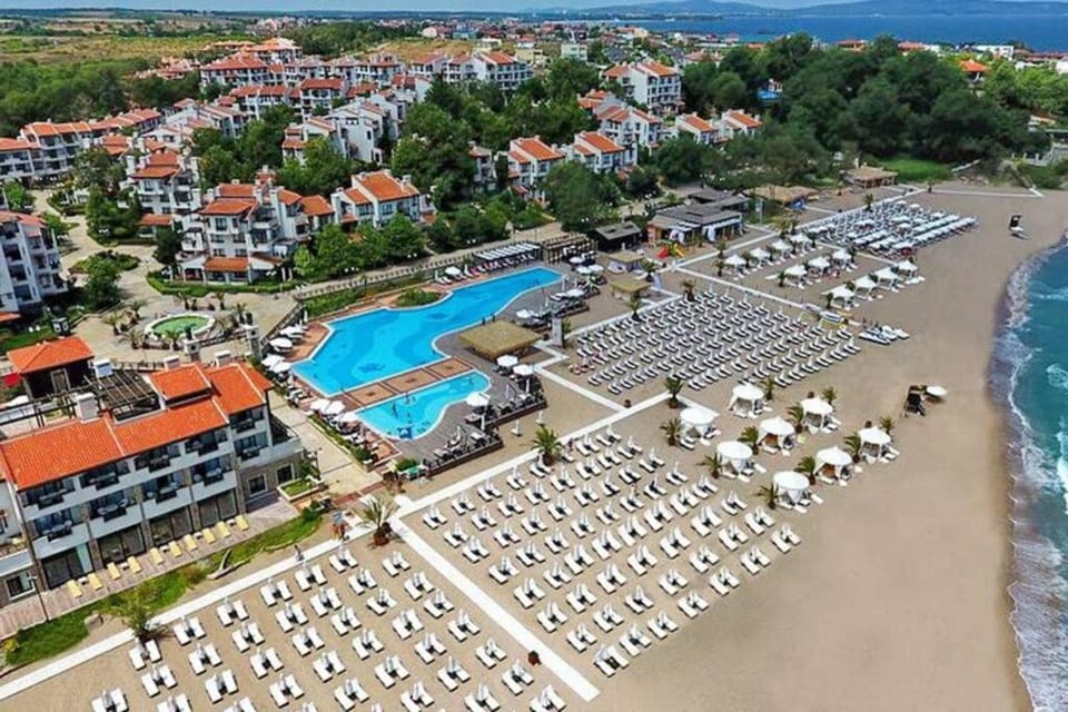Bird's eye view, Pool view
