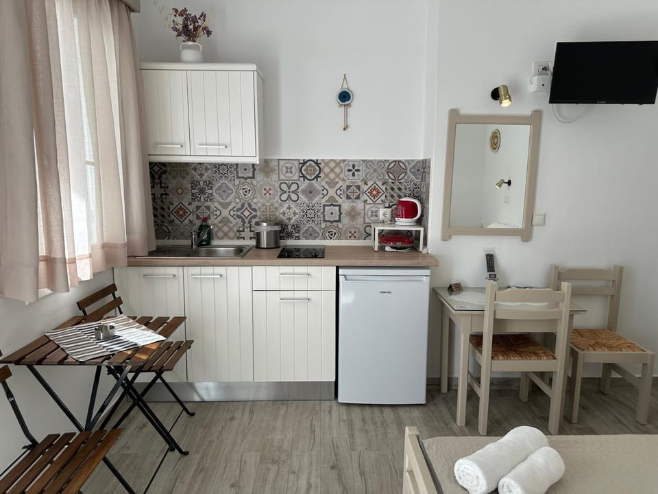 TV and multimedia, Coffee/tea facilities, Kitchen or kitchenette, Seating area, Dining area, towels, kitchen