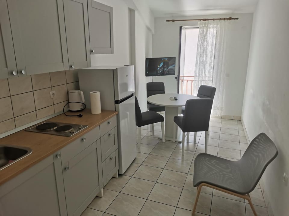TV and multimedia, Coffee/tea facilities, Kitchen or kitchenette, Living room, Seating area, Dining area, pet friendly, stove