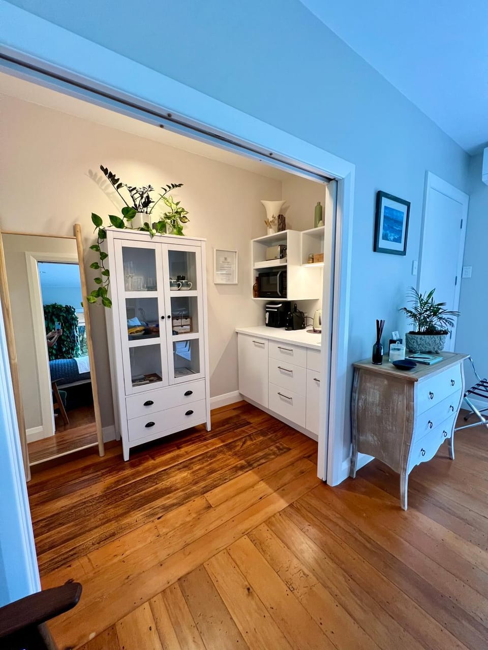 Kitchen or kitchenette