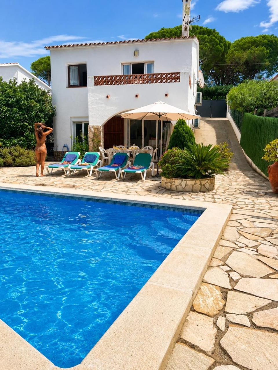 Swimming pool