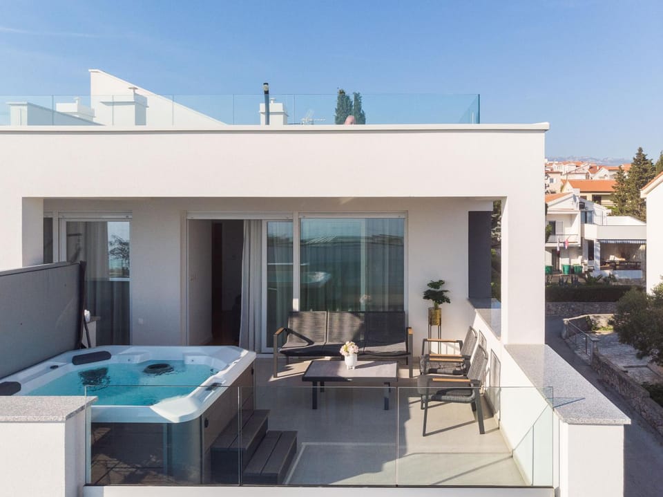 Hot Tub, Hot Tub, Balcony/Terrace