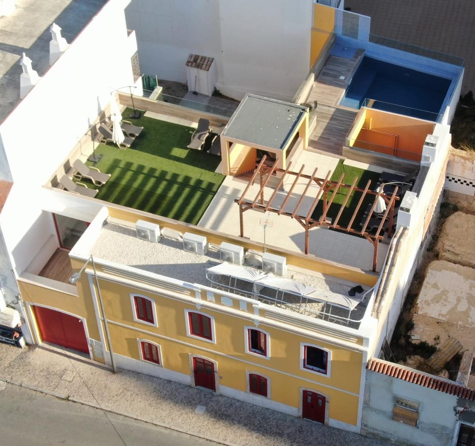 Property building, Facade/entrance, Balcony/Terrace, Swimming pool