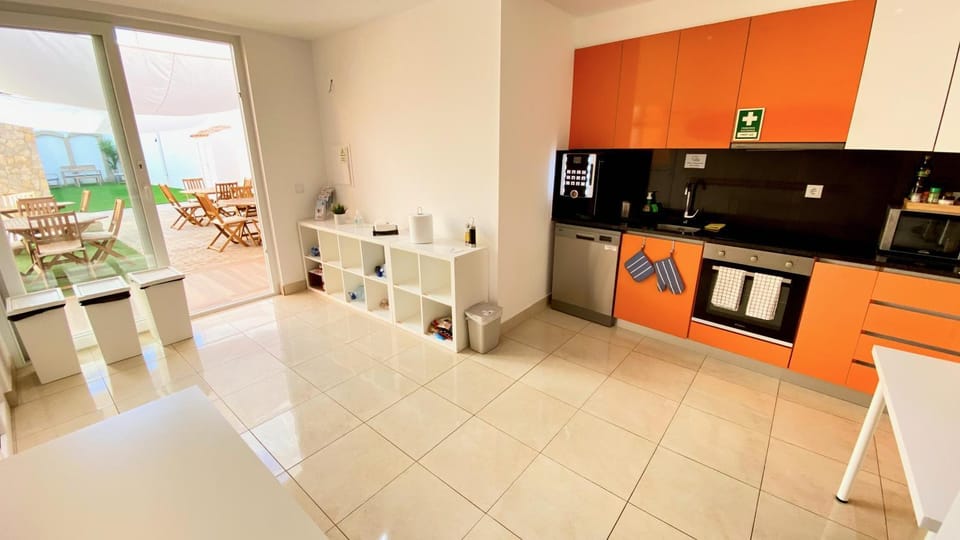 Kitchen or kitchenette, Communal kitchen, kitchen