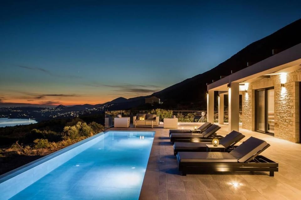 Night, Living room, Swimming pool, sunbed