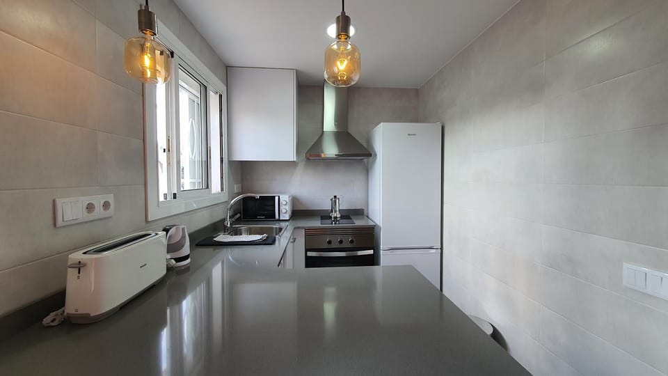 Coffee/tea facilities, Kitchen or kitchenette, stove, kitchen