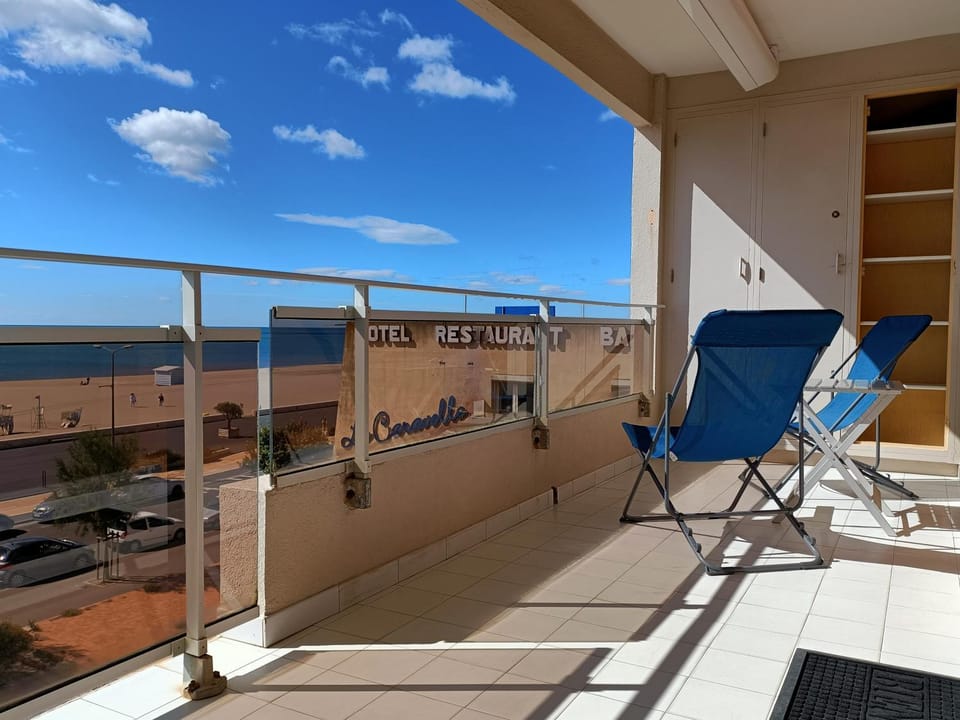 Appartement T2, 2 a 4 Personnes avec une Vue sur Mer 4TL25 Apartment in Narbonne
