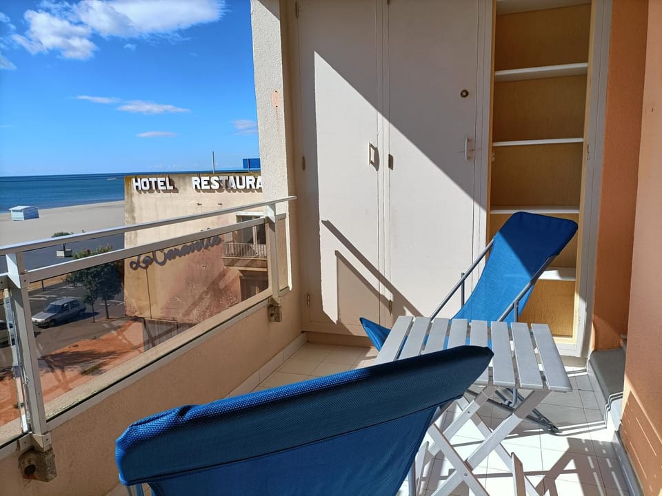 Appartement T2, 2 a 4 Personnes avec une Vue sur Mer 4TL25 Apartment in Narbonne