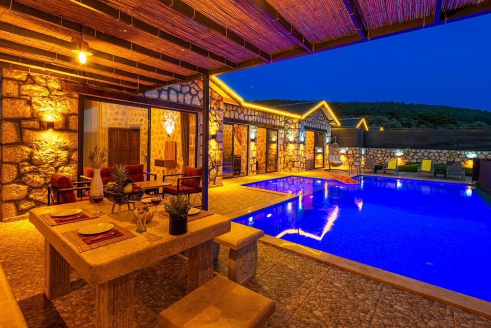 Kalkan'da 2 Yatak Odalı Jakuzili Villa-Villa Seabird Villa in Antalya Province