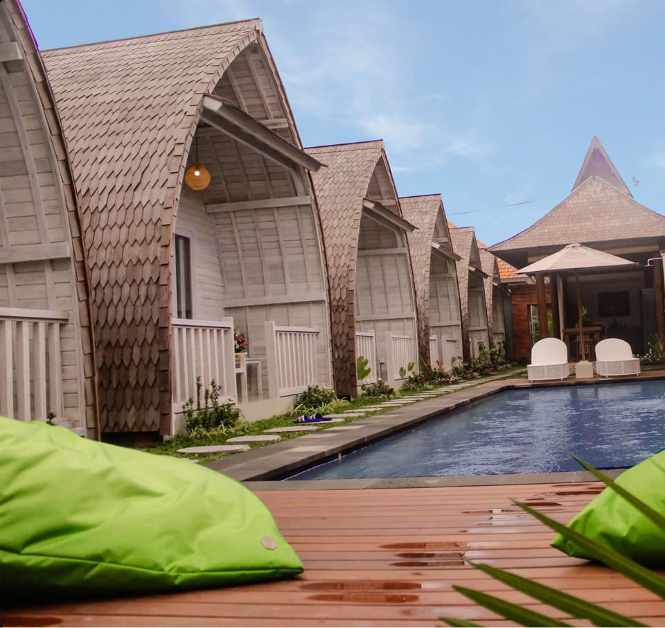 Property building, Swimming pool