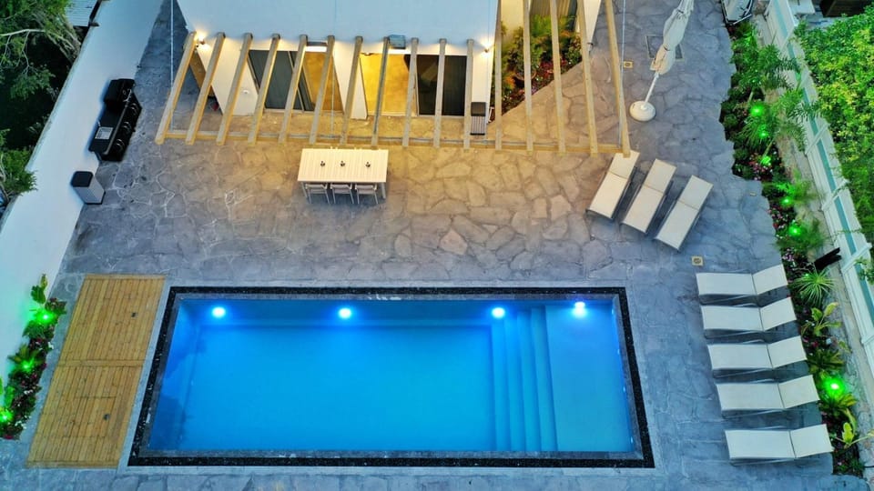 Swimming pool