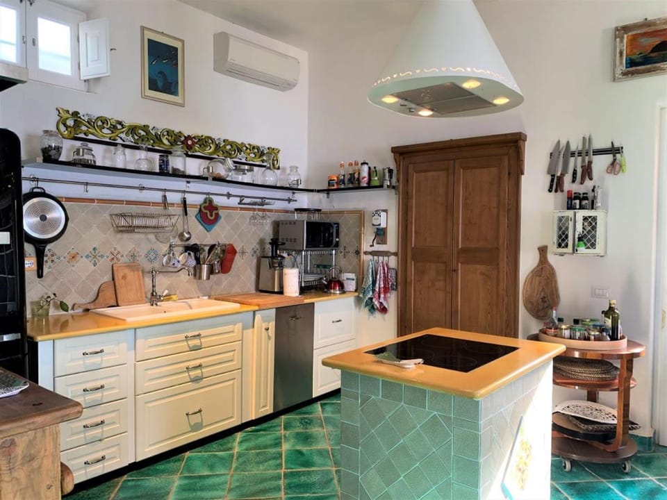 La Resilienza - Villetta Eoliana sul mare, in centro a Malfa Villa in Sicily